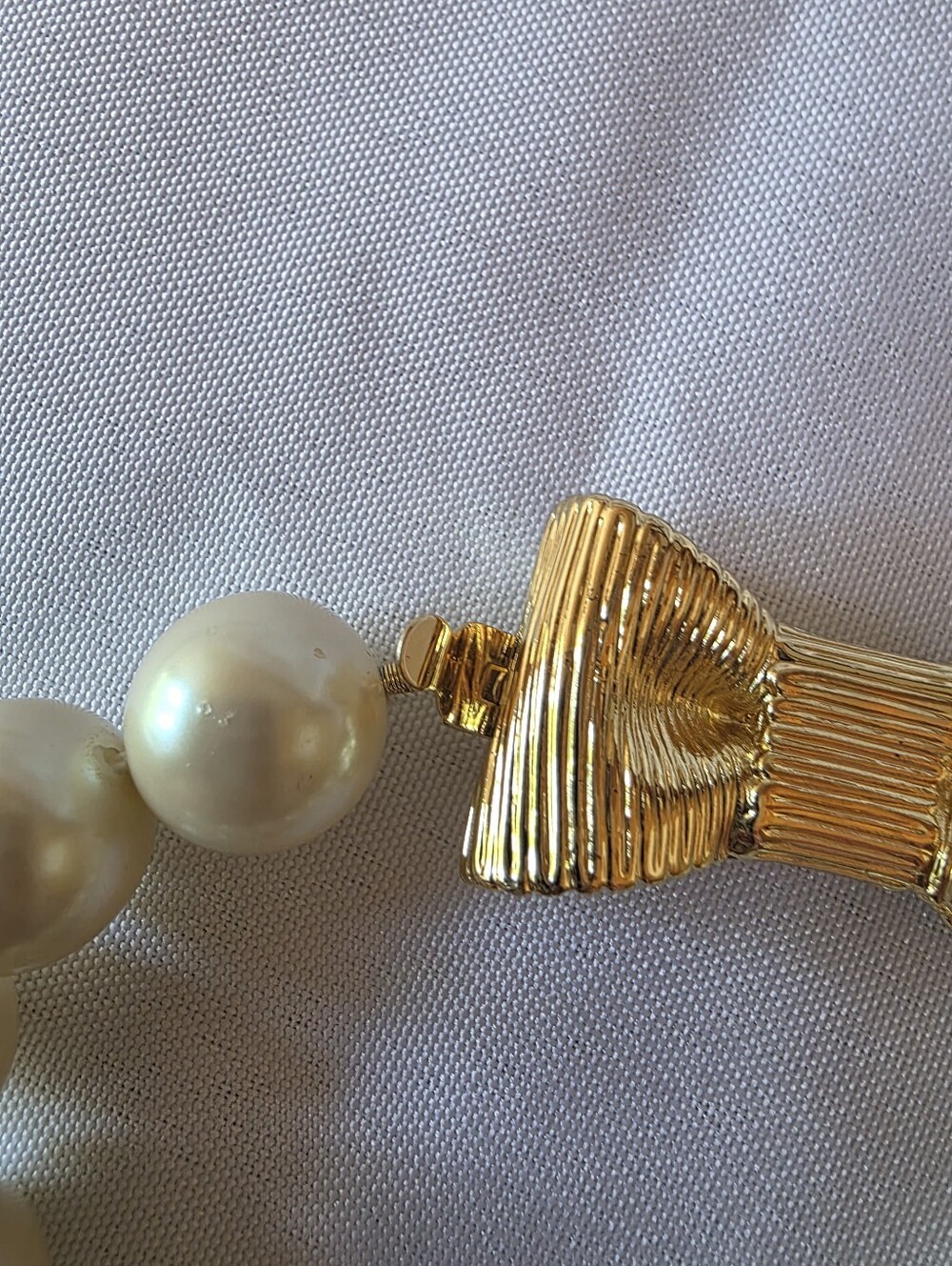 Kate Spade All Wrapped Up In Pearls Gold Tone Bow Bracelet Glass Pearls - Picture 4 of 9